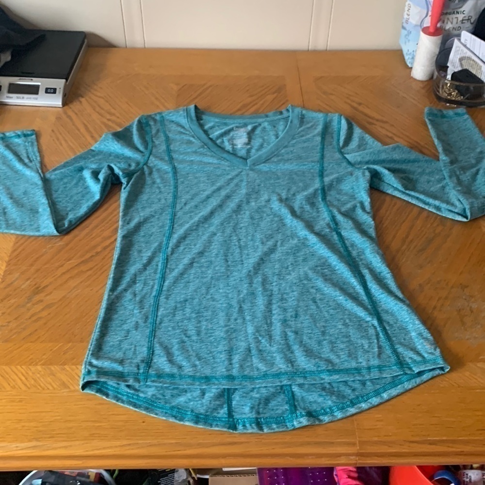 Danskin Now Workout long sleeve semi fitted shirt